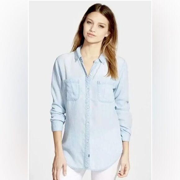 Rails Tops - RAILS Carter Button Down Shirt Women's XS Light Vintage Denim Chambray Denim Top